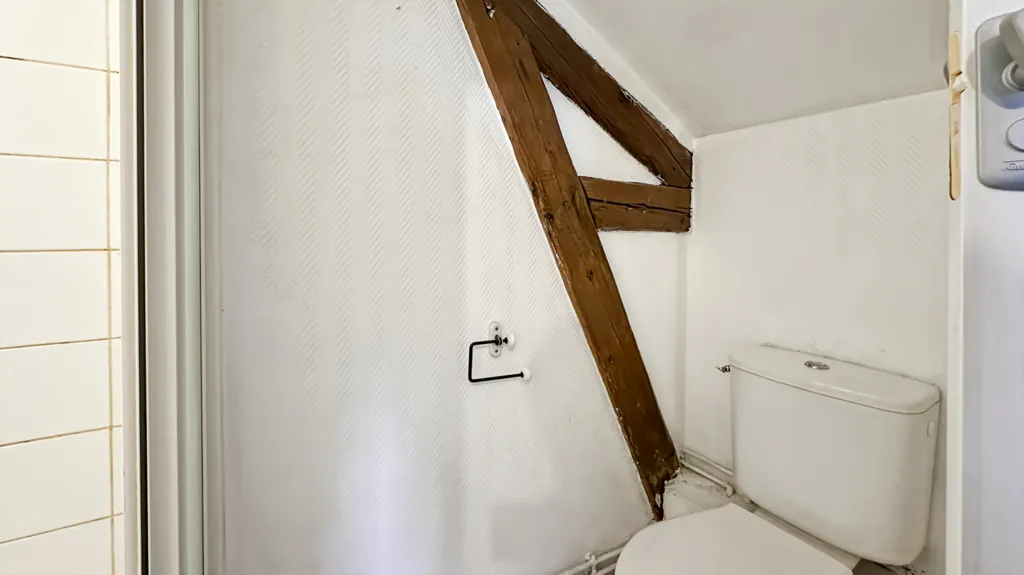 Salles de bain - Appartement 2 Pièces avec Vue Dégagée à Corbeil-Essonnes