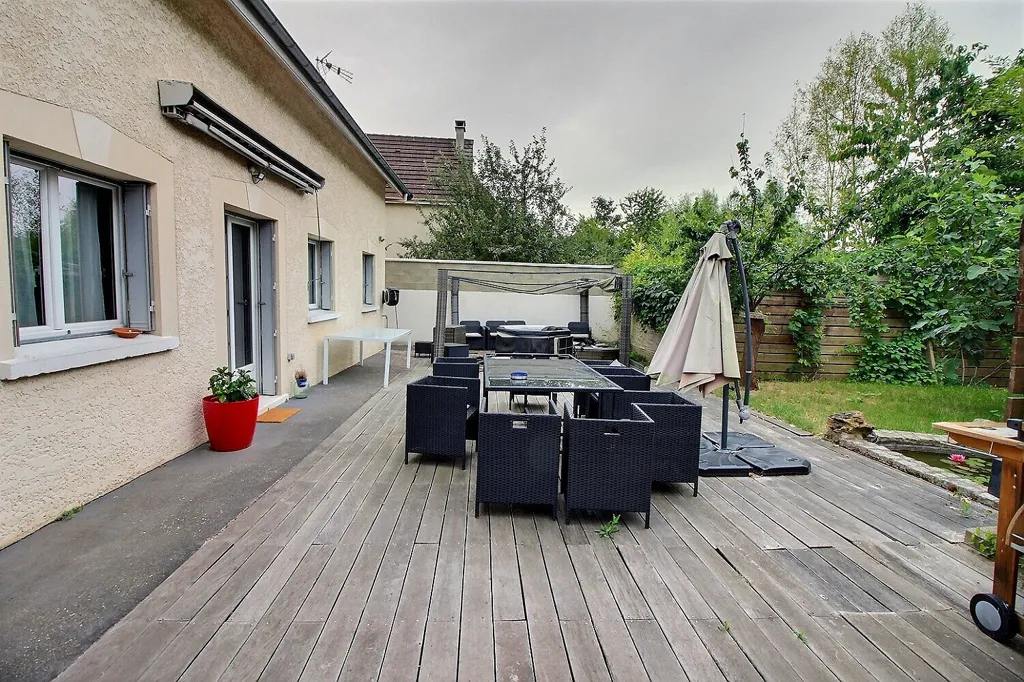 Terrass - House with Cathedral Ceiling in Domont