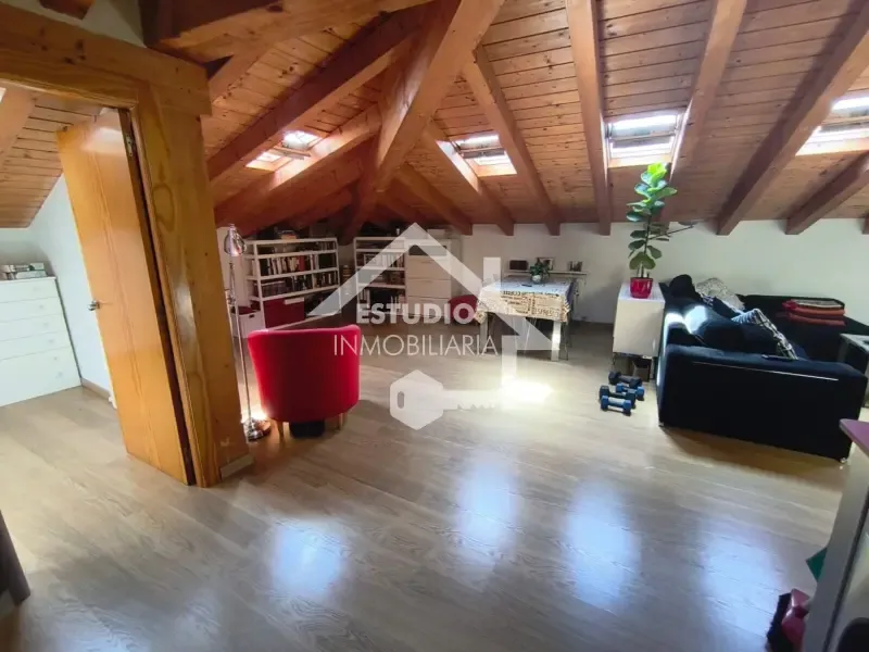 Rooms - Modern Loft with Wood Beams in Logroño