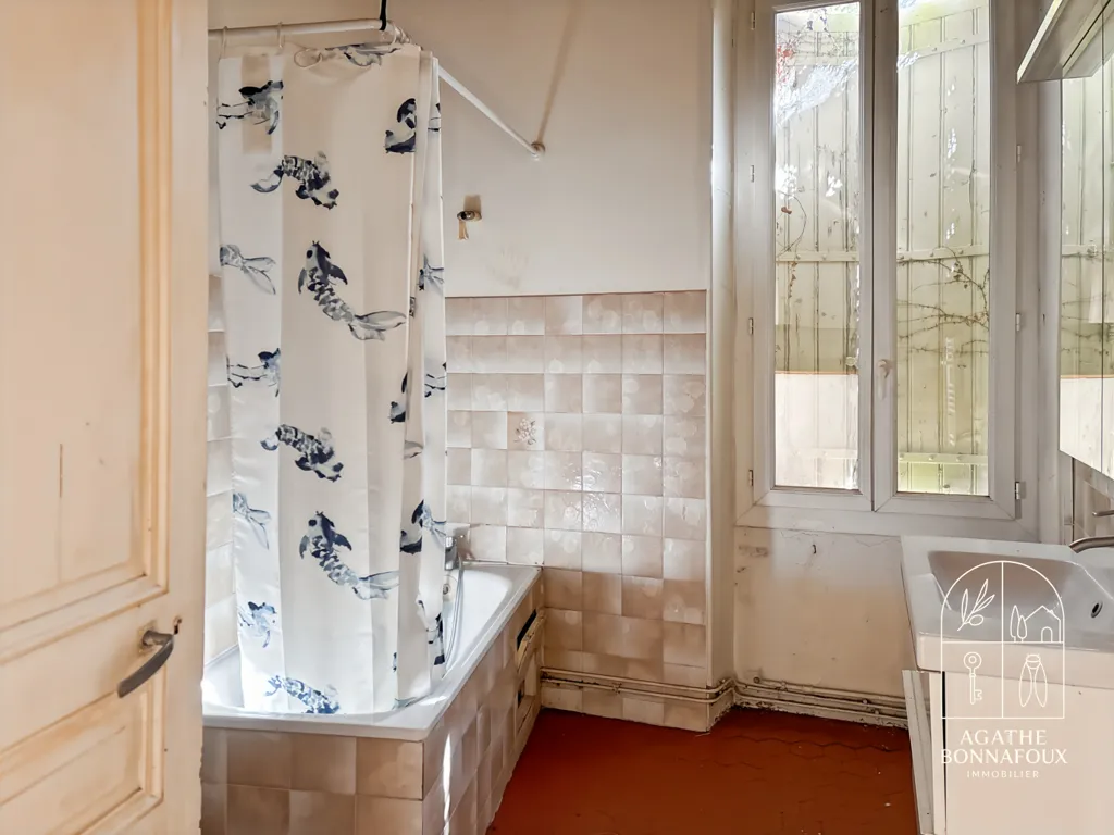 Salles de bain - Maison de ville avec local commercial à Châteaurenard