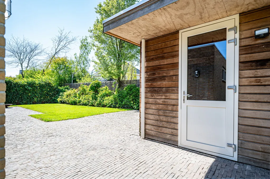 Välivaade - Modern Free-Standing House with Garage in Emmeloord