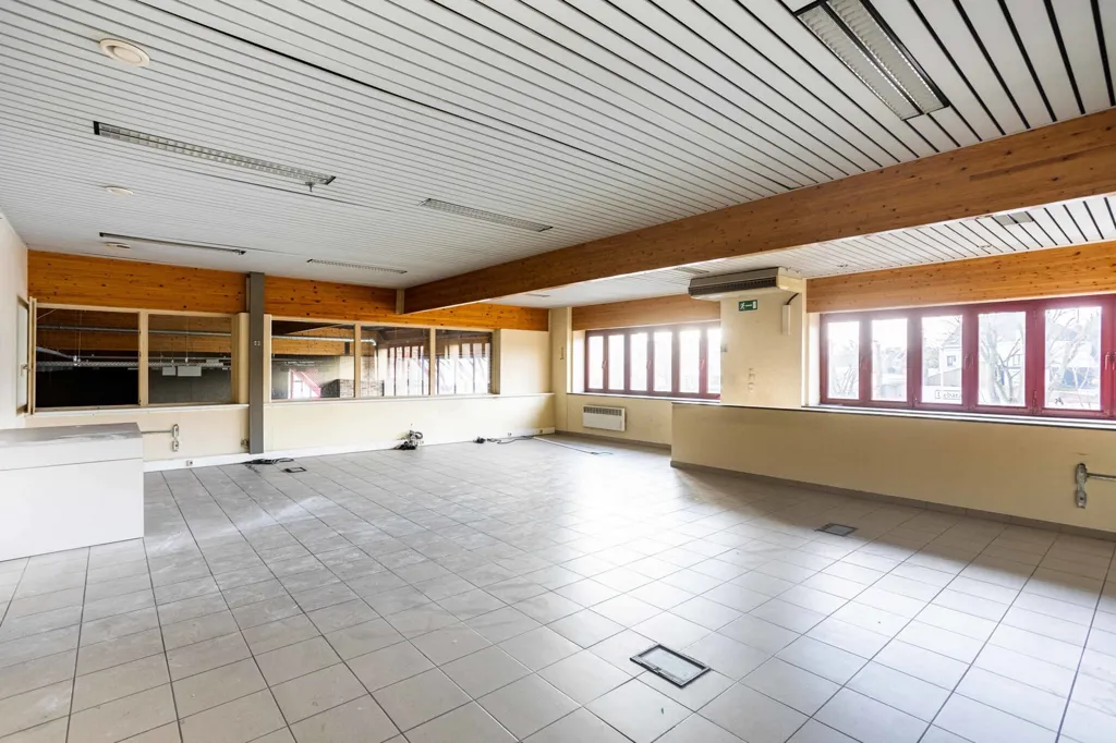 Pièces - Bâtiment pour usage mixte avec parking à Geraardsbergen