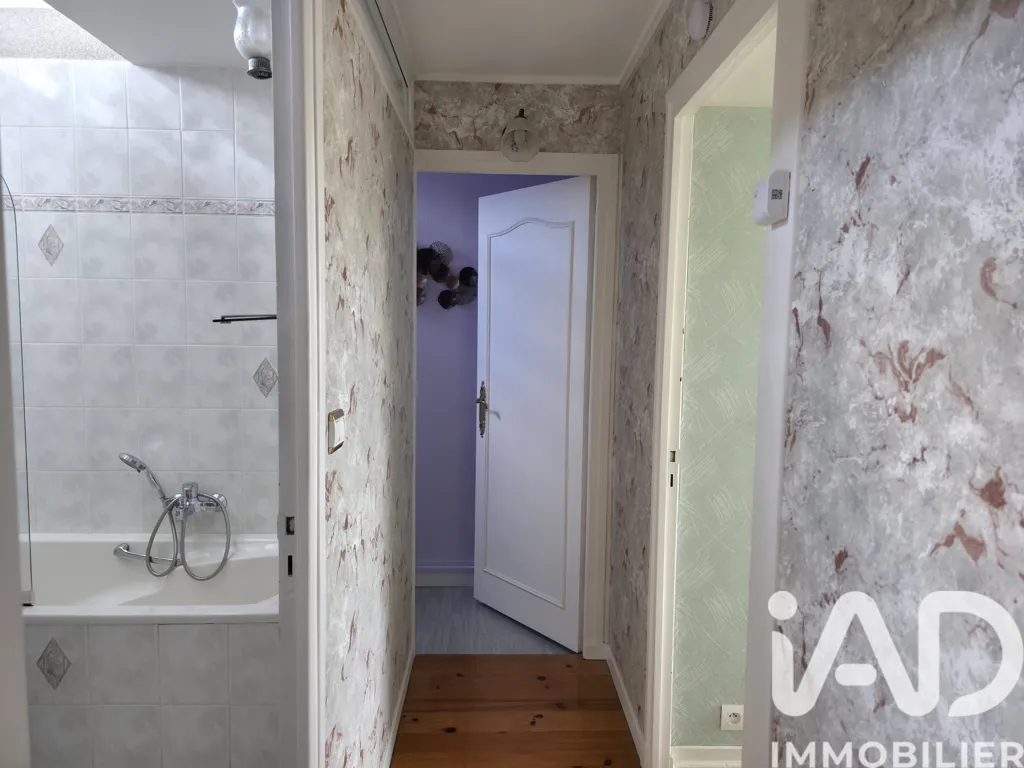 Salles de bain - Appartement avec balcon et garage à Tarbes