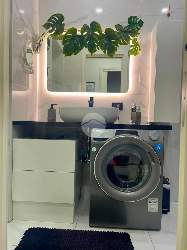 Baños - Modern 3-Bedroom Apartment in Cosenza