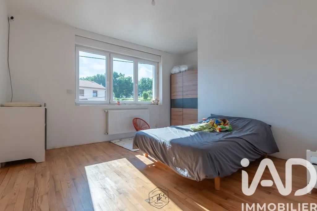Chambres - Villa Rénovée avec Jardin à Thionville