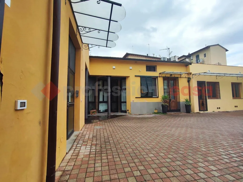 Aed - Bright 2-Bedroom Apartment with Parking in Florence