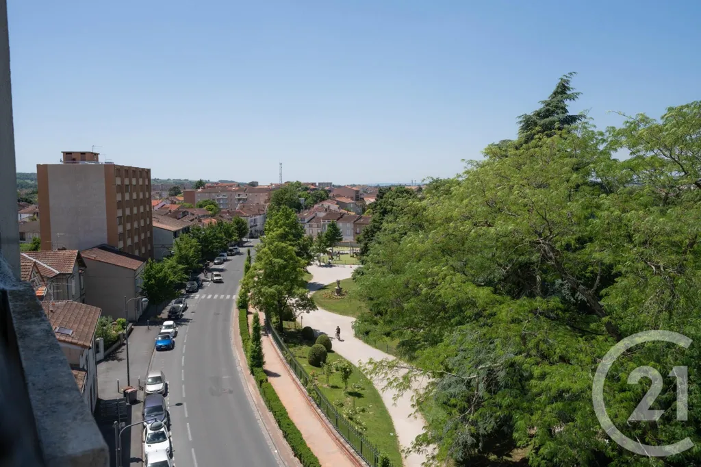 Balcone - 3-Bedroom Flat with Park View in Albi Centre