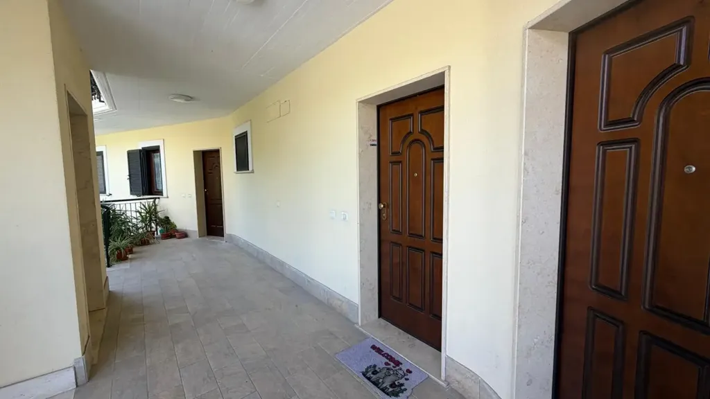 Entrée - 2-Bedroom Apartment with Balcony in Capena