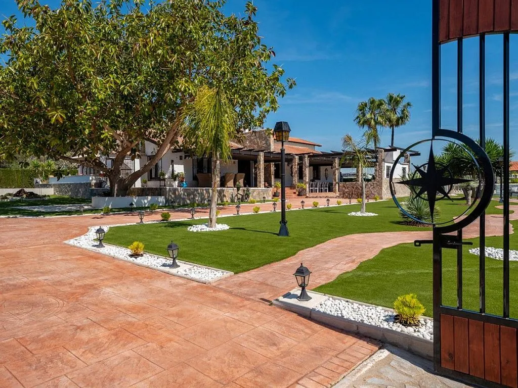 Aed - Villa with Pool and Terrace in Los Dolses