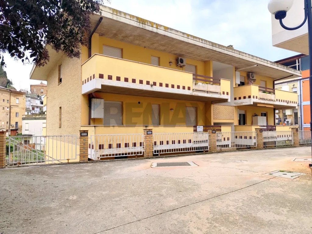 Extérieur - Modern Triplex with Terrace in Loreto Aprutino