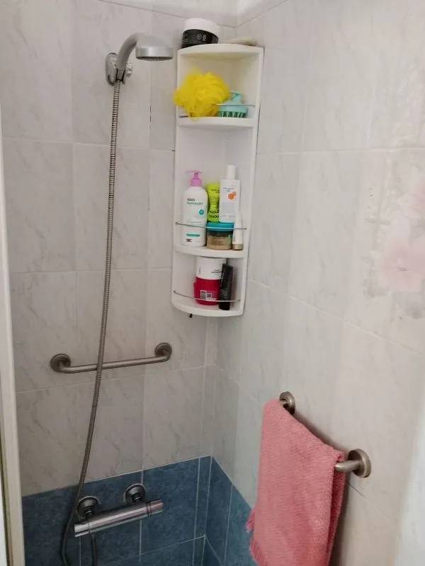 Salles de bain - Apartment with Terrace in Isla Chica