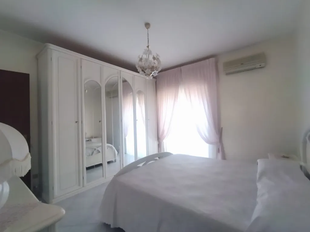Magamistoad - 3-Bedroom Apartment with Balcony in Messina
