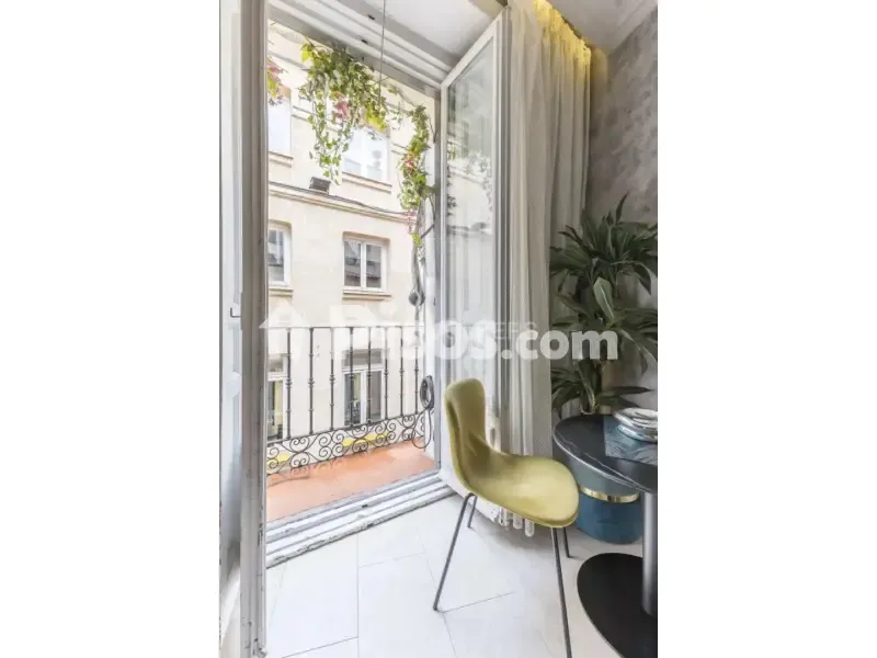 Rõdu - Modern Studio Flat with Balcony in Madrid Centre