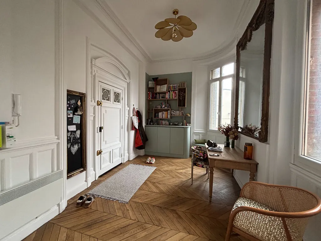 Esik - Furnished Flat with Dressing Room in Reims