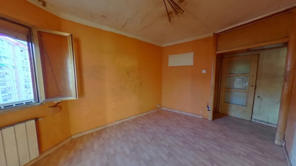 Pièces - Flat with Metro Access in Cornellà de Llobregat