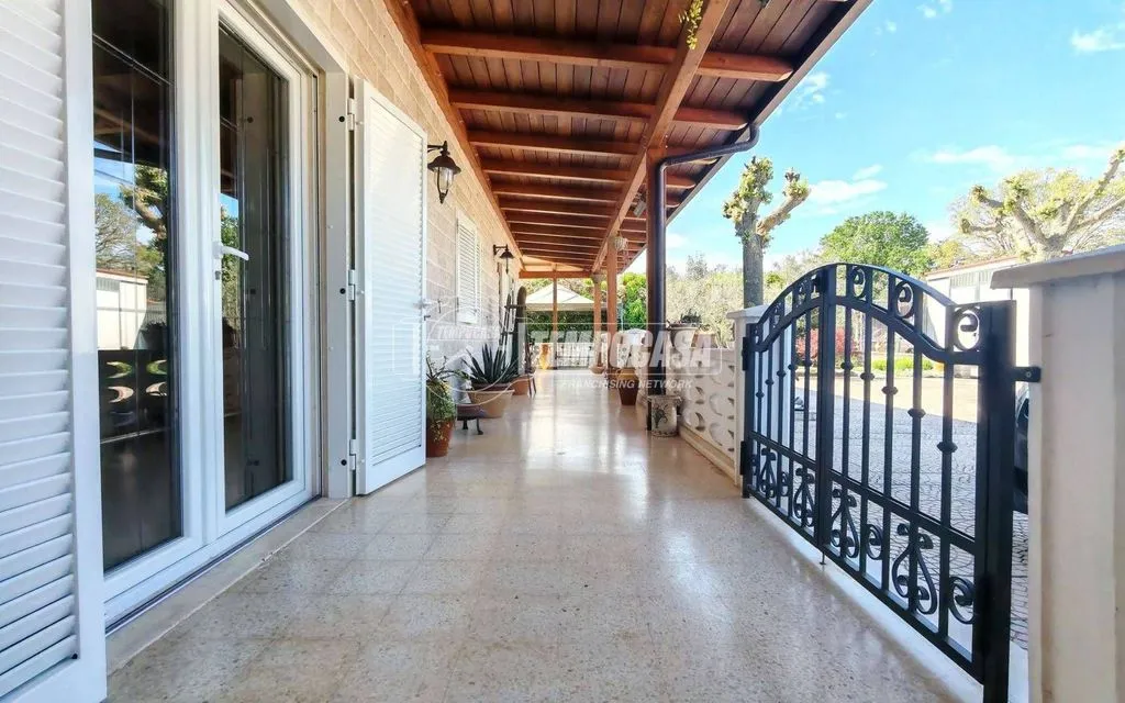 Terrasse - Luxury Villa with Private Garden in Carraro Procino