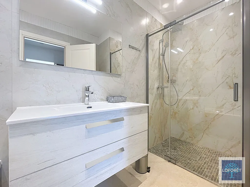 Salles de bain - Villa Neuve avec Piscine à Saint-Paul-de-Vence