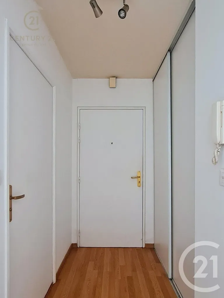 Entrée - Studio avec Balcon à Torcy