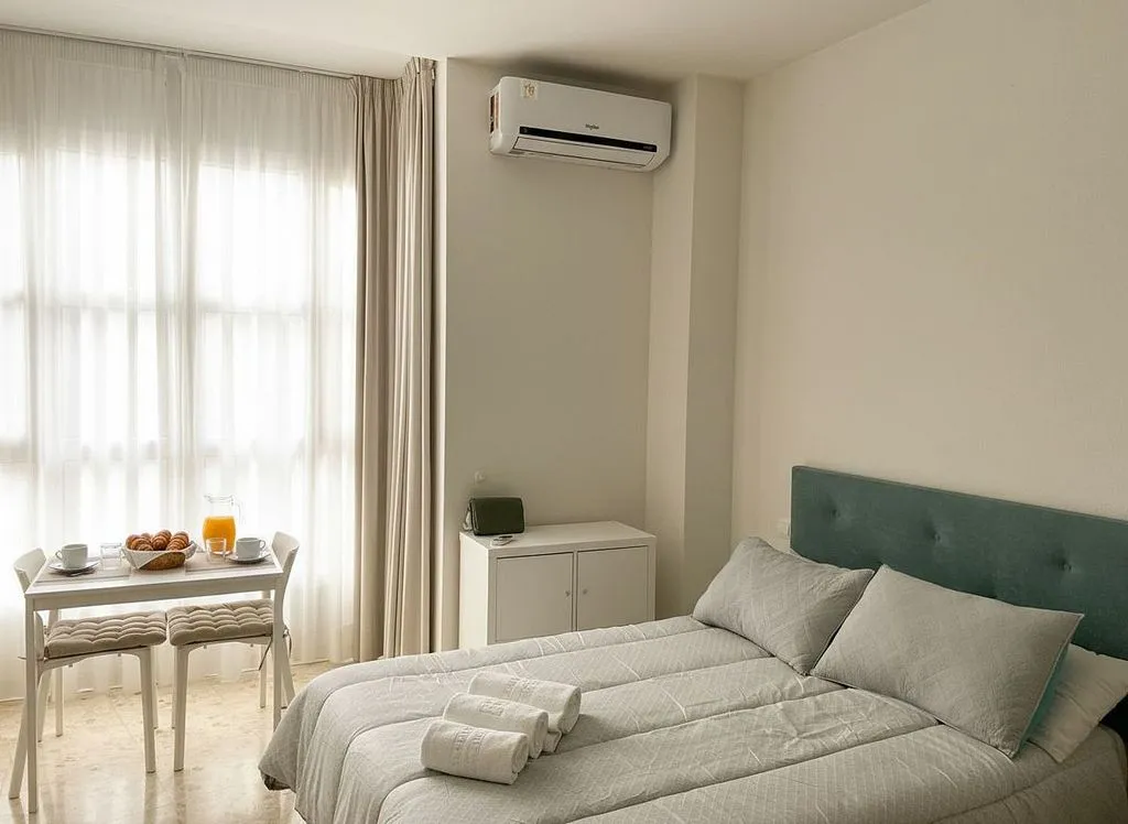 Chambres - Studio with Balcony in Málaga Centre