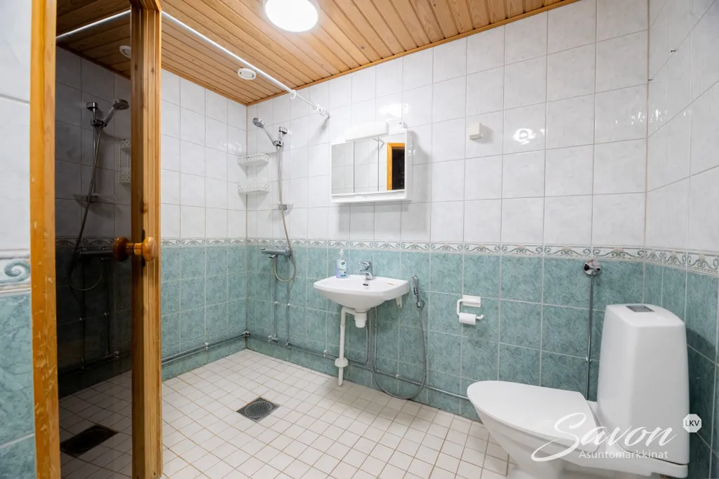 Bathrooms - Sauna-Enabled Terraced House in Käpykangas, Varkaus