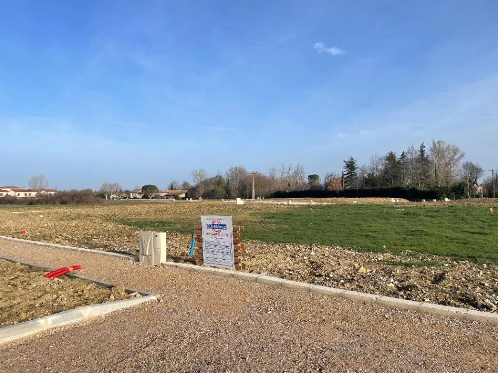 Aed - Planned 3-Bedroom House with Garden in Revel