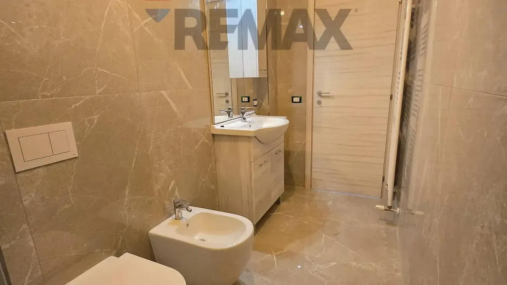 Salles de bain - Rustic Apartment with Balcony in Serravalle