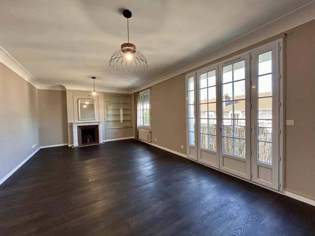 Séjour - Appartement T5 avec Balcon et Vues Dégagées