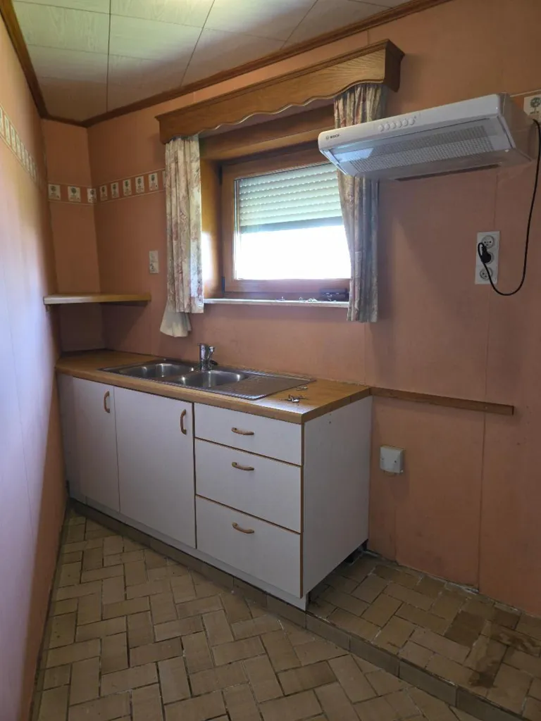 Cuisine - Maison de 3 Façades avec Jardin et Garages à Visiter