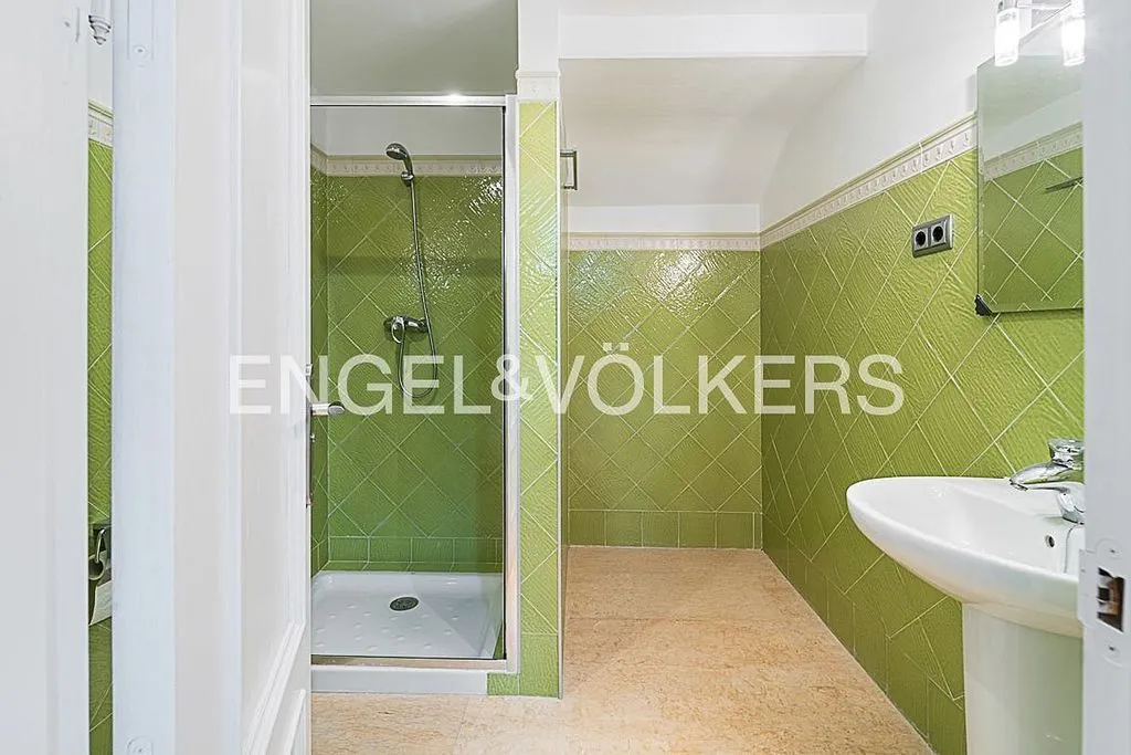 Vannitoad - Villa with Pool and Sea Views in Estepona