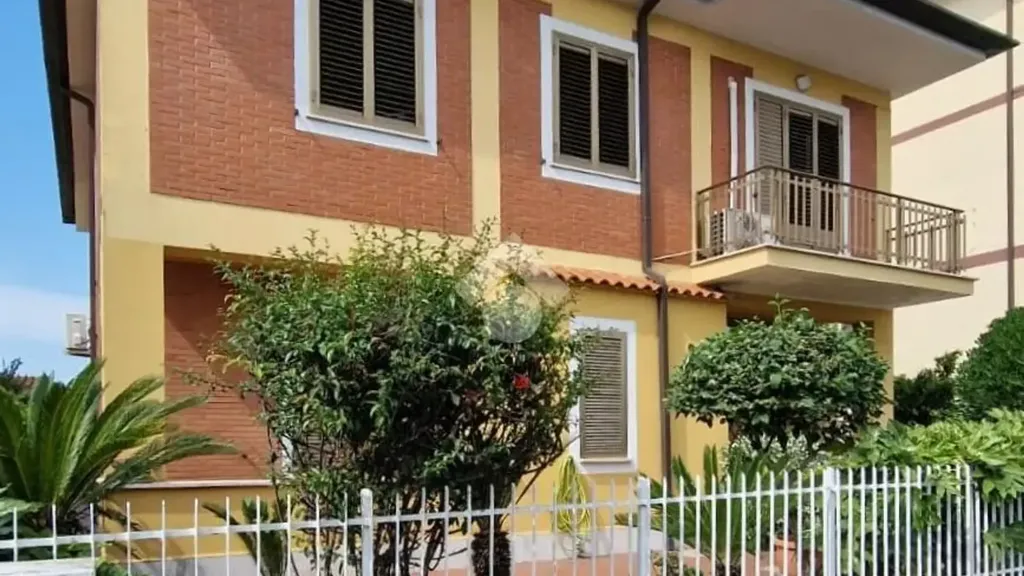 Välivaade - Triplex with Garden in Latina