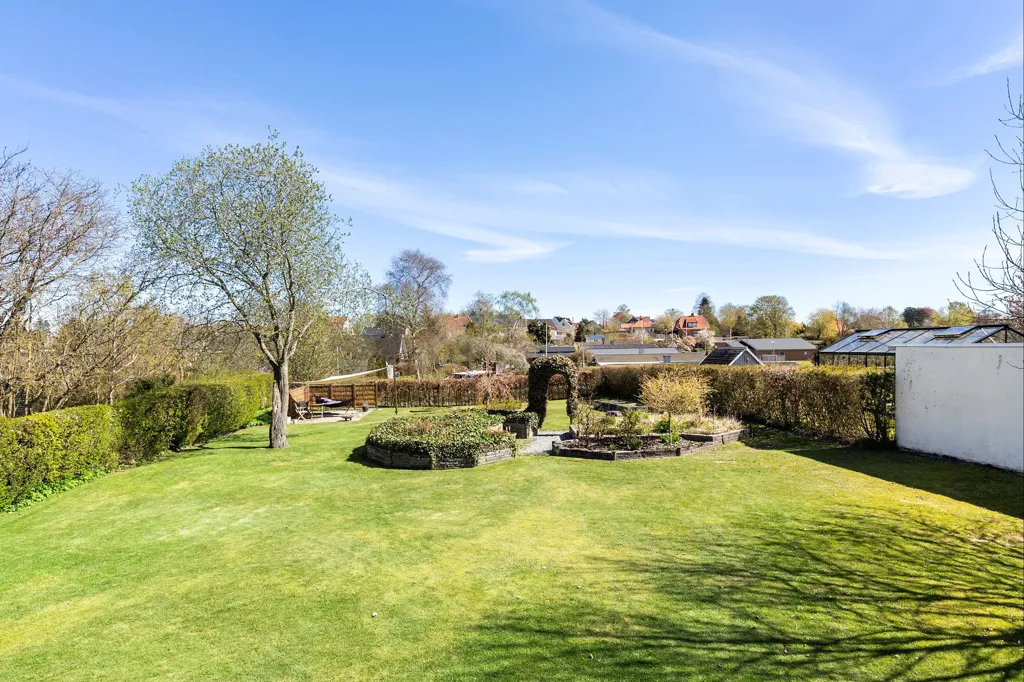 Jardin - Modern Villa with Garden in Græsted