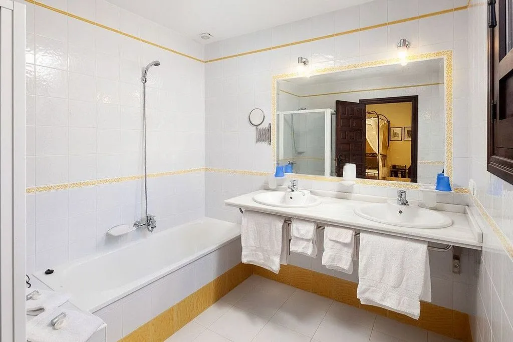 Bathrooms - Andalusian Cortijo with Pool in Almogía