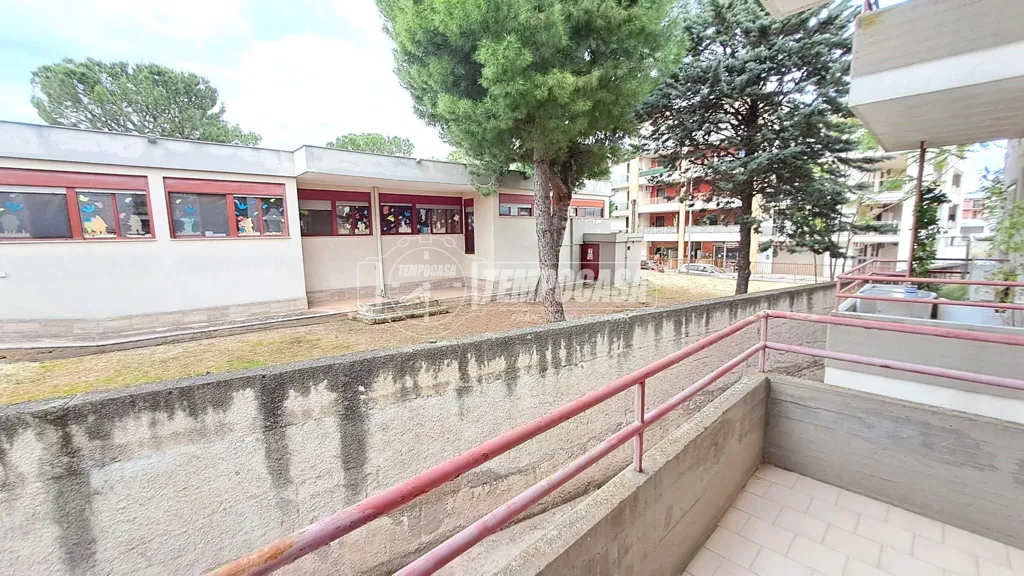 Balcon - Three-Bedroom Apartment with Balcony in Adelfia