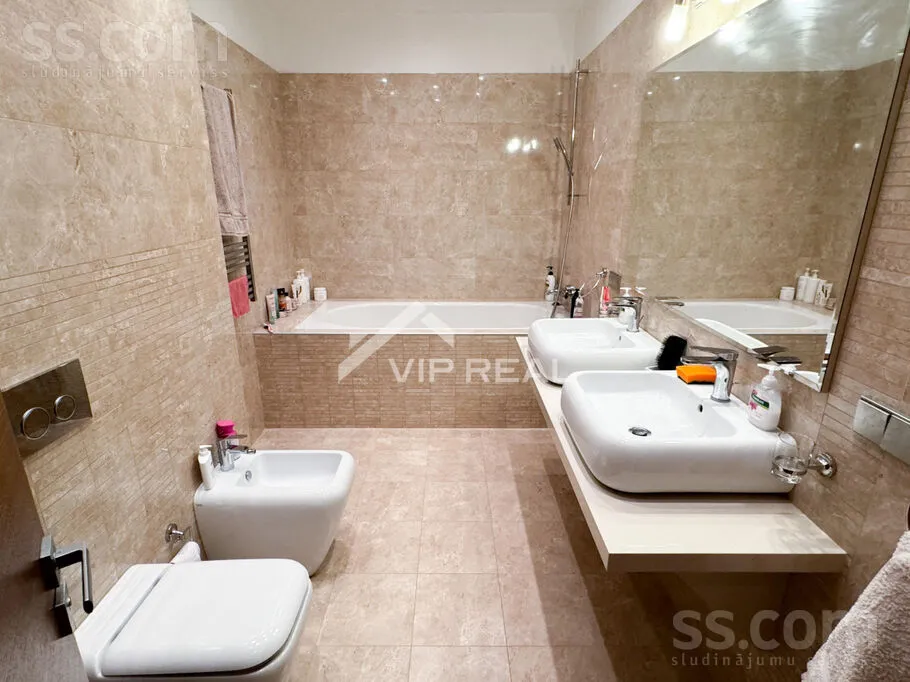 Vannitoad - Modernised Apartment with Balcony in Dzintari