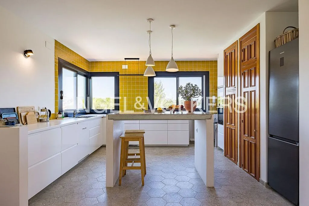 Cucina - Architectural Villa with Terrace in L'Aragai