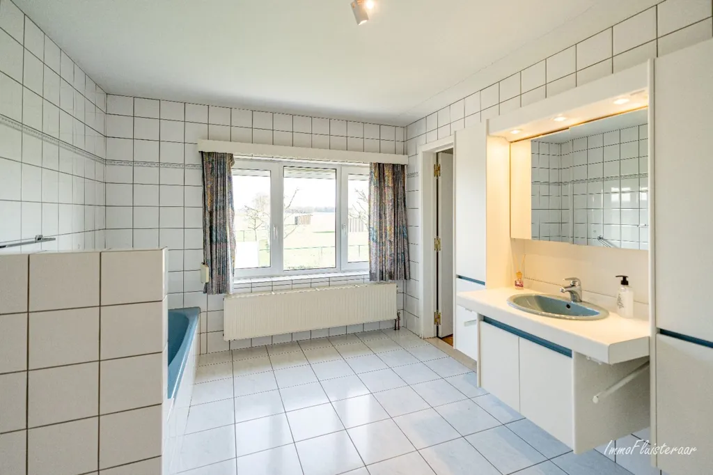 Salles de bain - Maison avec Écuries et Piste Extérieure à Bree