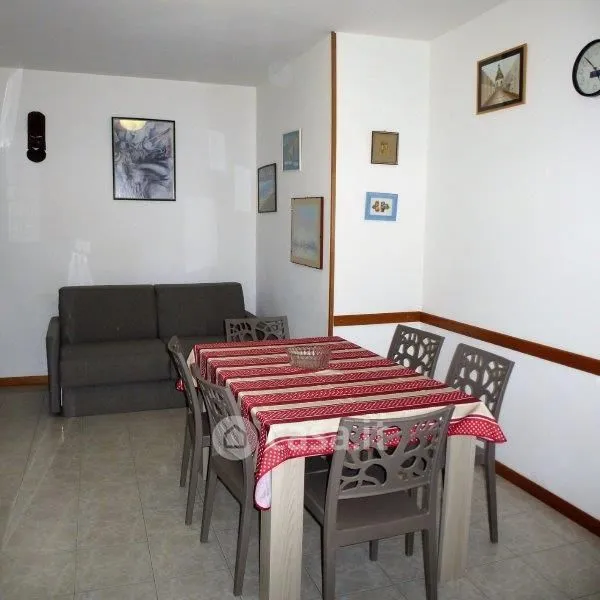 Salle à manger - Sea View Trilocale with Balcony in Alba Adriatica