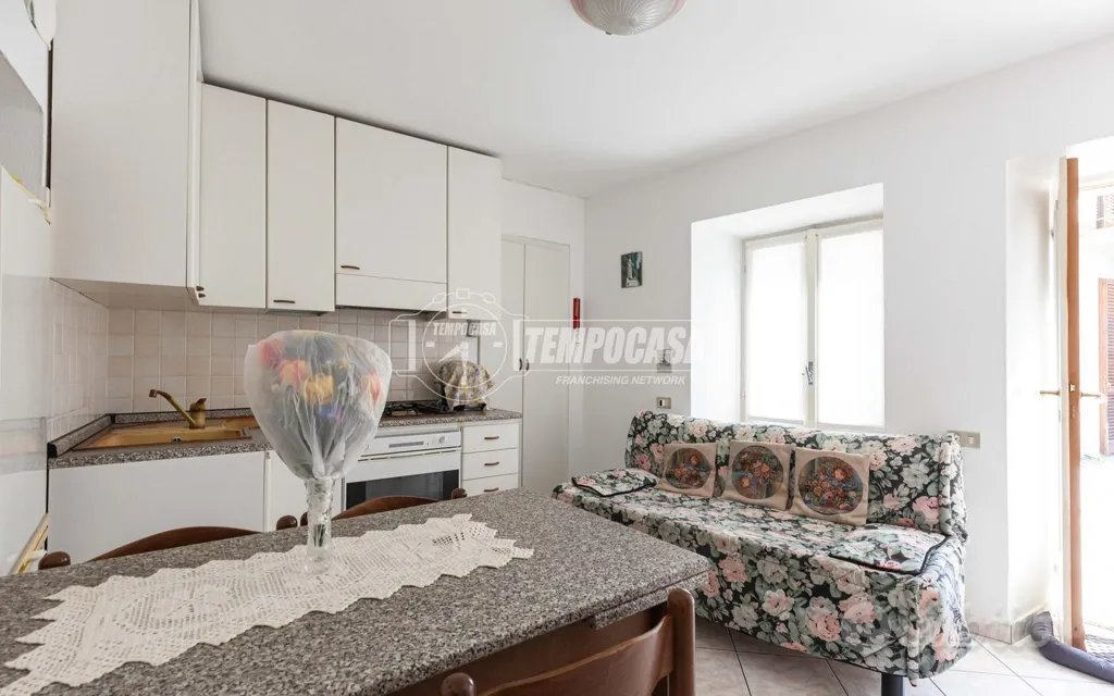 Cuisine - Duplex with Commercial Space in Oggiono