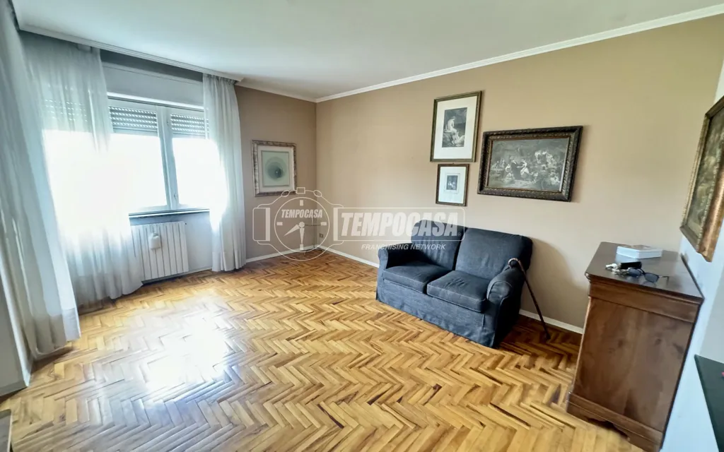 Elutuba - Spacious Apartment with Balcony in Savigliano