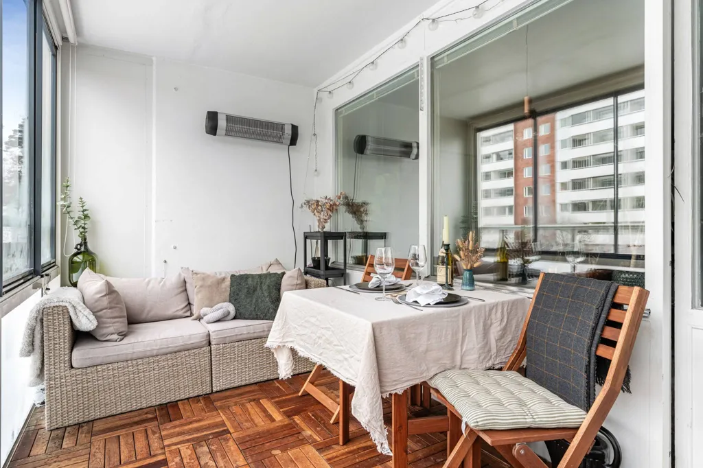 Terrazza - Apartment with Glass Balcony in Huvudsta