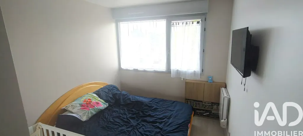 Bedrooms - 4-Bedroom Apartment with Terrace in Chelles