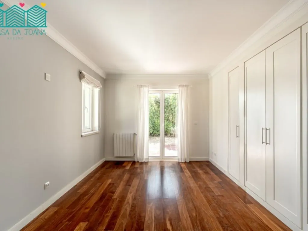 Pièces - Luxury Villa with Golf Access in Sesimbra