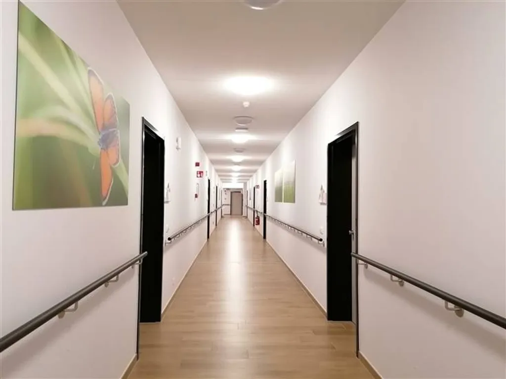 Esik - Service Flat with Terrace in Borgloon