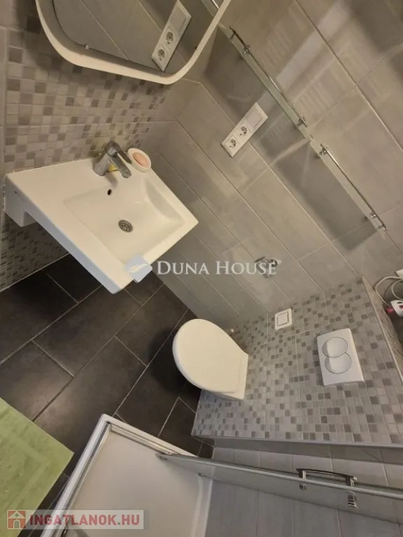 Salles de bain - Modern Flat with Balcony in Tettye, Pécs