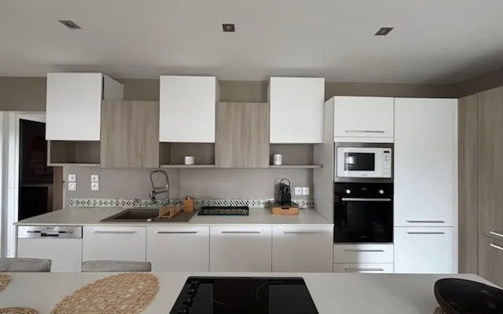 Cuisine - Villa Meublée avec Piscine à Le Moule