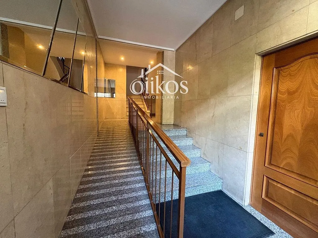 Esik - Apartment with Garage in Salesas