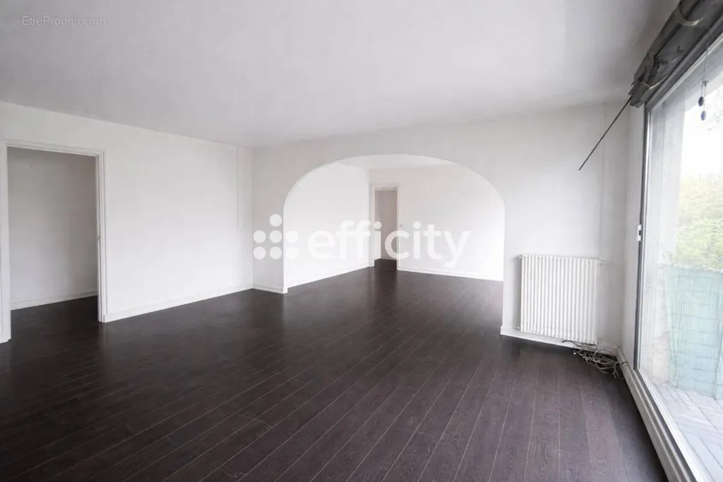 4-toaline korter asukohas Paris-18e