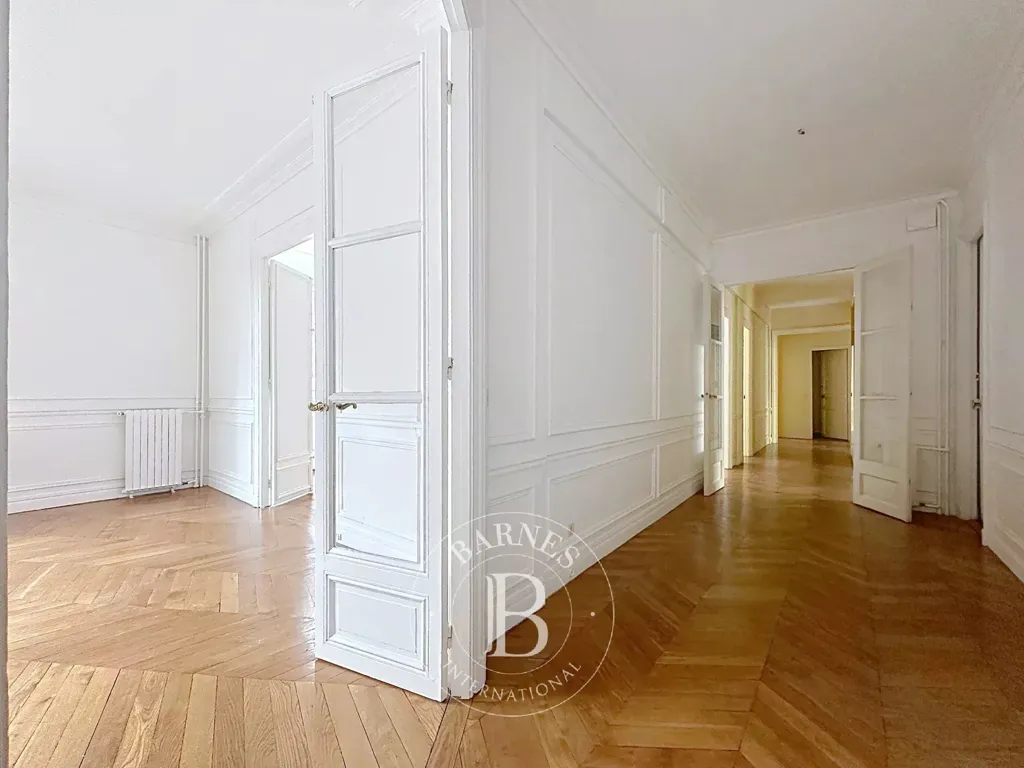 Séjour - Appartement Luxe avec Vue sur la Ville près de la Tour Eiffel