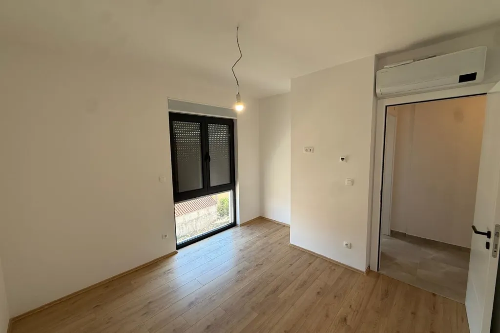Toad - Duplex Apartment with Sea View in Brodarica