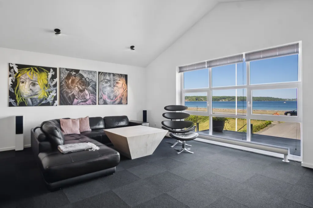 Séjour - Architectural House with Water View in Aabenraa